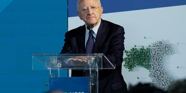 De Luca contro l’autonomia: «È distruttiva, serve solo la sburocratizzazione»