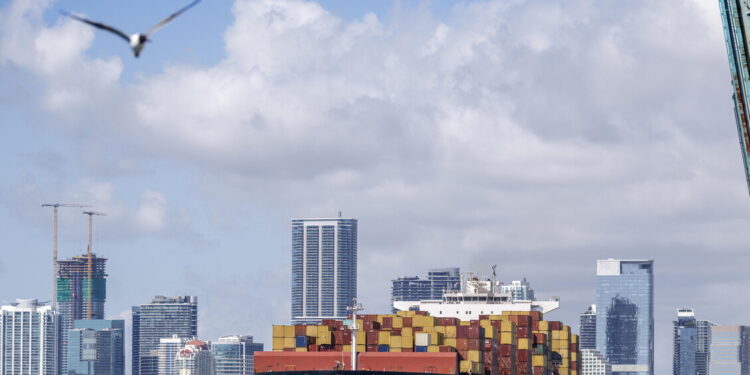 Cala l’interscambio extra-Ue, importazioni (-3,9%), esportazioni (-1,9%)