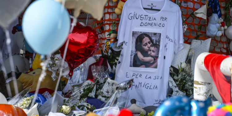 Le chat tra le infermiere di Domenico, ‘è un casino, se lo portano sulla coscienza’