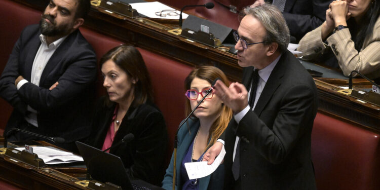 ‘Vi spariamo in testa”, Bonelli denuncia in Aula minacce di morte