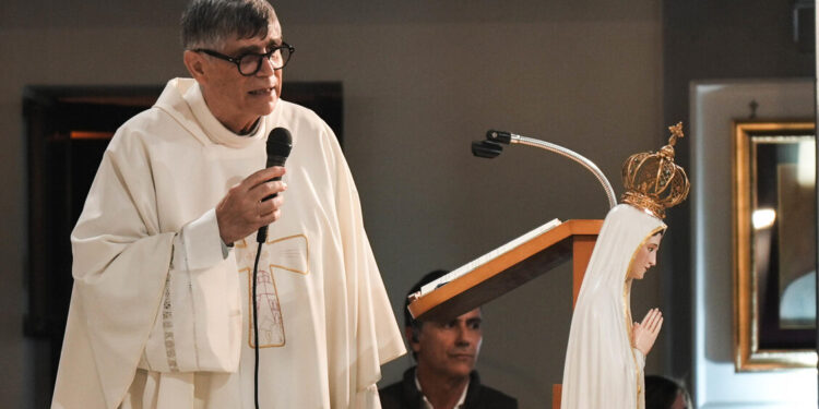 Don Patriciello, ‘fratelli camorristi, vi voglio bene, sono il vostro parroco’