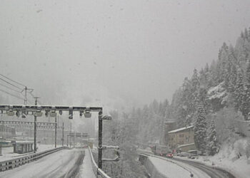 Polizia, ‘evacuate circa 30 persone dal treno deragliato in Svizzera’