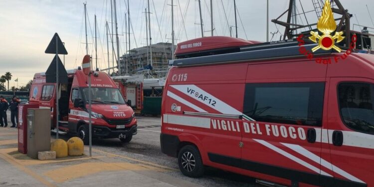 Picchia la madre e fugge, continuano le ricerche in mare a Civitanova Marche