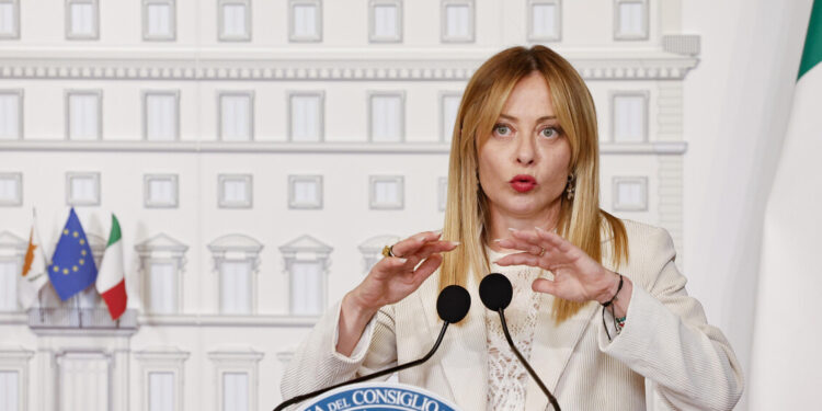 Il centrodestra presenta il proporzionale con premio, subito scontro