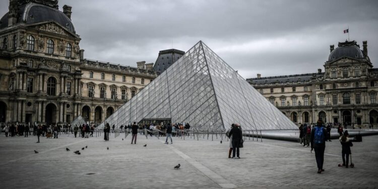 Louvre, presidente della Reggia di Versailles sarà il nuovo direttore