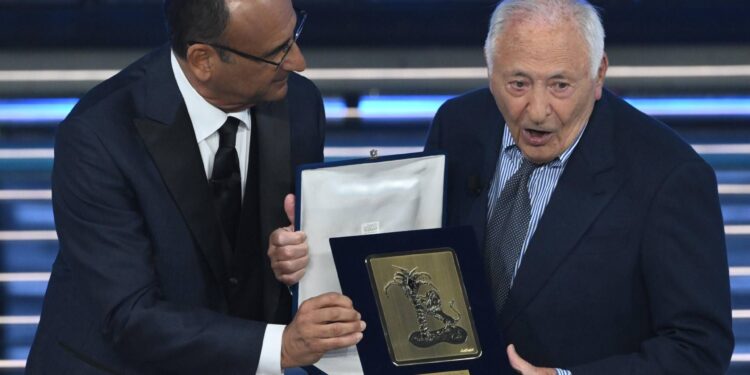 Sanremo, Mogol riparte su elicottero vigili del fuoco: è polemica. Lui: “Viaggio è andato benissimo”