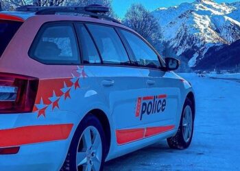 Svizzera, treno deraglia nel canton vallese: molti feriti