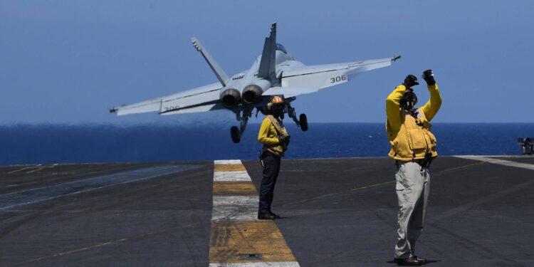 Iran, Usa inviano flotta aerea più grande da invasione Iraq del 2003: ecco cosa sta accadendo