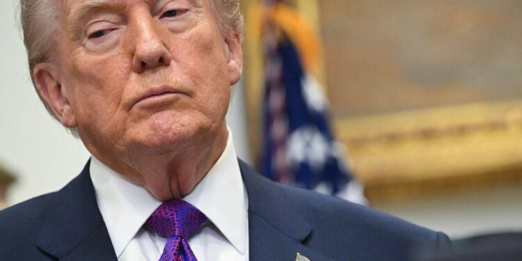 Iran, Trump avverte su colloqui Ginevra: “Accordo o subiranno conseguenze”. Teheran: “Evitare richieste irrealistiche”