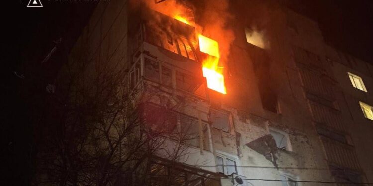 Ucraina, Russia attacca Kiev e altre città. Oggi nuovi colloqui in Svizzera