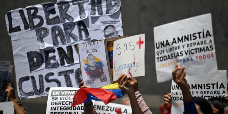 Venezuela, approvata l’amnistia per i prigionieri politici: libero l’alleato di Machado