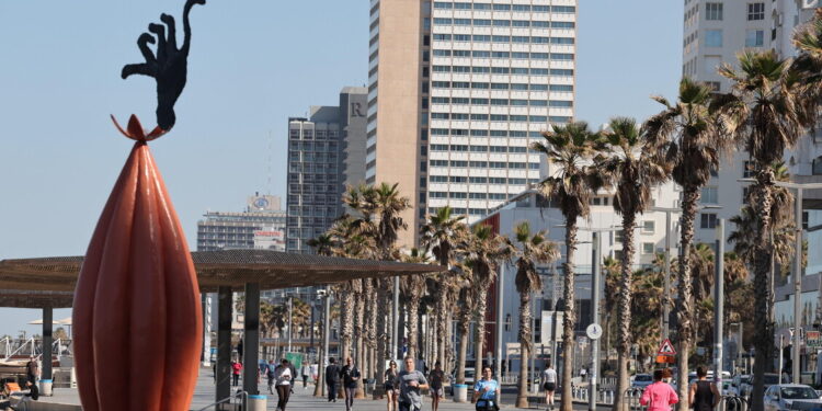 Iran avverte, ‘colpiremo banche e centri economici di Usa e Israele’