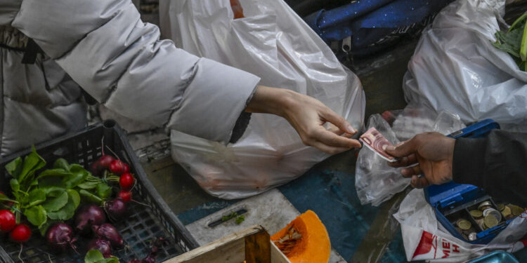 Istat rivede al ribasso stime inflazione, prezzi a febbraio +1,5%