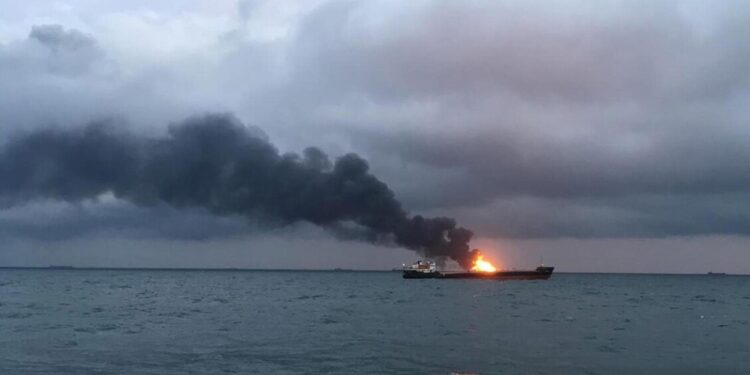 Mosca, nave gasiera russa attaccata da droni ucraini nel Mediterraneo