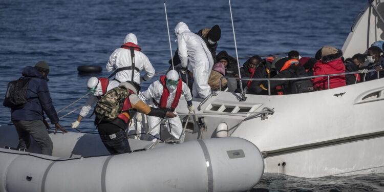 Grecia, ’22 migranti morti dopo sei giorni alla deriva in mare’