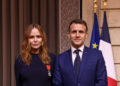 A Stella McCartney la Legion d’honneur dal Presidente Macron