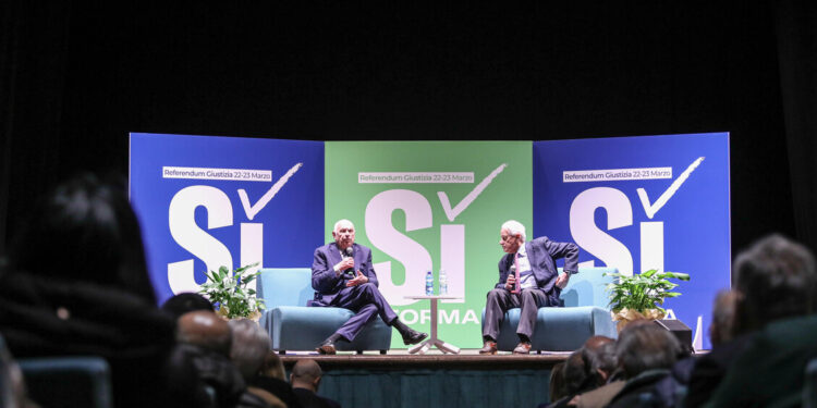 Al via la maratona oratoria per il sì al referendum in piazza Cavour a Roma