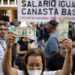 Protesta a Caracas per chiedere di aumentare salario minimo e pensioni