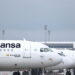 I piloti Lufthansa scioperano anche oggi, centinaia di voli cancellati