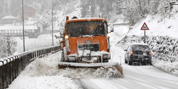 Cede l’anticiclone, nel weekend in arrivo piogge diffuse e neve sulle Alpi