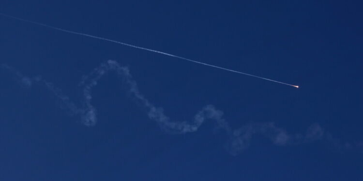 Media Iran, ‘forte esplosione a Teheran vicino manifestazioni, presente Larijani’