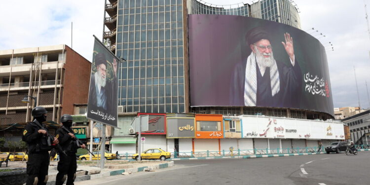 Consigliere Ali Khamenei, ‘Iran non negozierà con gli Usa’