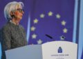 Bce, tassi bloccati ma Lagarde avverte: previsti aumenti se la guerra in Iran continuasse
