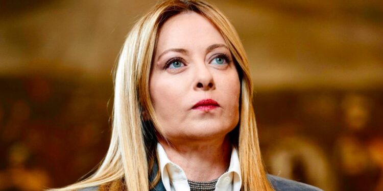 Bollette, più tasse a chi specula sugli aumenti dovuti alla guerra: la promessa di Meloni