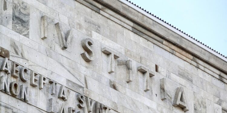 Indagato per caporalato il cognato del presidente della Lombardia