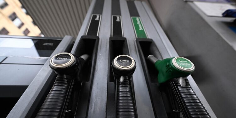 Staffetta, primi effetti del taglio accise, il gasolio self a 1,978 euro