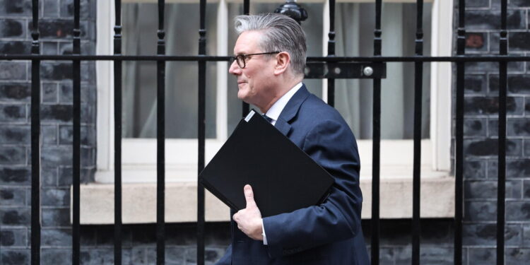 Crollo senza fine per il Labour di Starmer nei sondaggi, volano pacifisti Verdi