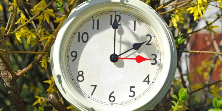 Ora legale 2026 è già arrivata, lancette avanti negli Usa