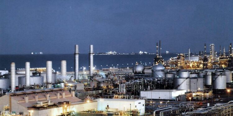 Riad, drone ha colpito la raffineria Samref nel porto di Yanbu