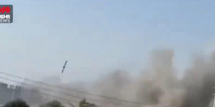 Nyt, ‘a febbraio nuova arma Usa contro scuola e palestra in Iran, almeno 21 morti’