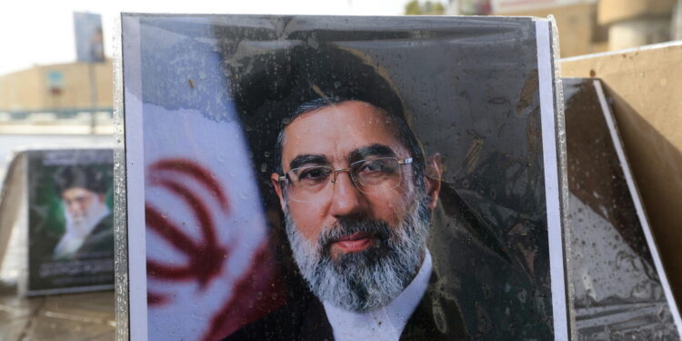 Araghchi, ‘Mojtaba Khamenei sta bene e governa l’Iran’