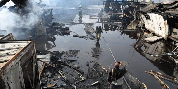 Afghanistan, massacro a Kabul: “400 morti in raid pachistani su ospedale”