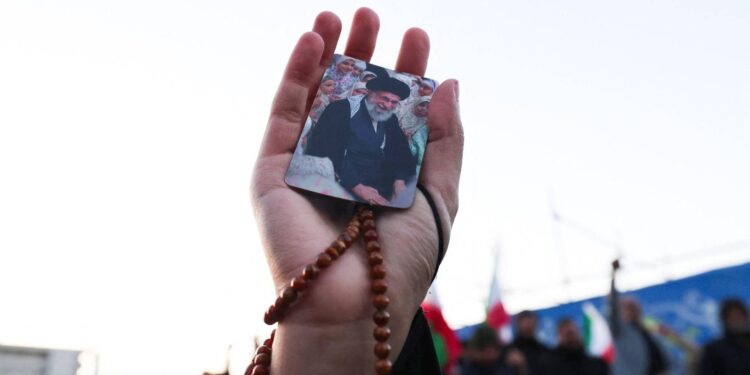 Iran conferma morte Khamenei: “E’ guerra all’Islam”. ﻿Nuovi raid su Teheran che risponde con droni su Cipro e Paesi del Golfo