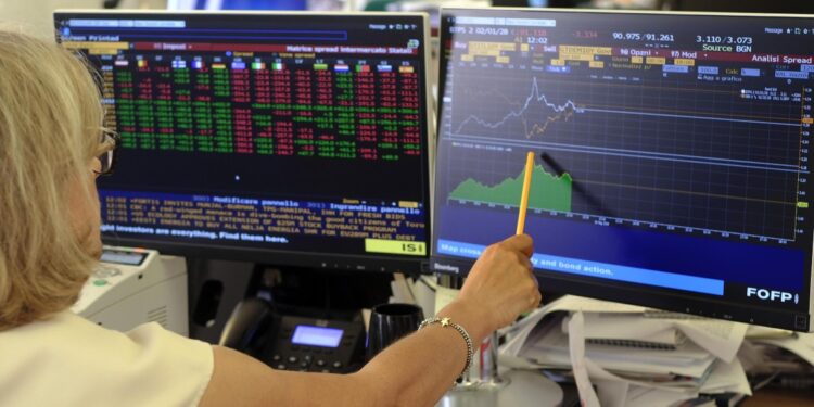 Spread Btp-Bund in aumento a 86 punti base, balzo dei rendimenti a 3,77%