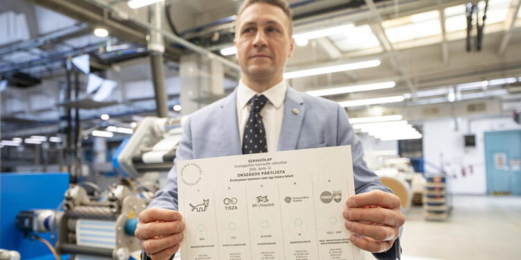 Sondaggio, in Ungheria Magyar sempre avanti su Orban a pochi giorni dal voto