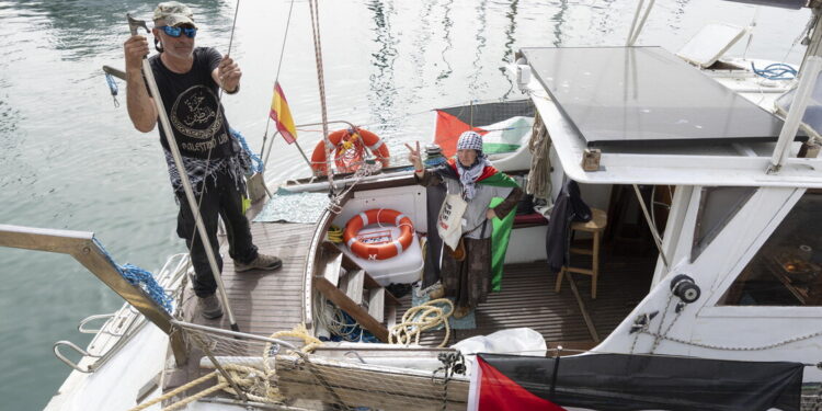 Salpa da Barcellona una nuova Flotilla per Gaza, mille attivisti a bordo