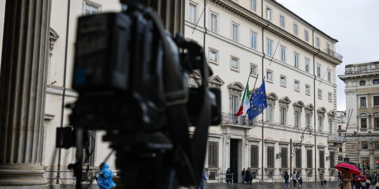 Fonti Chigi, governo al lavoro per prorogare il taglio delle accise