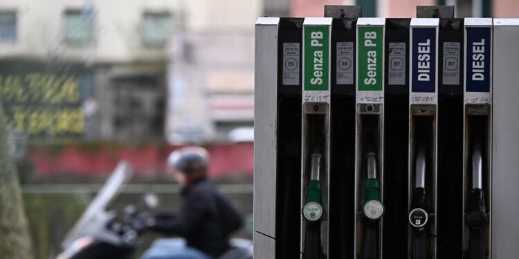 Via libera del Consiglio dei ministri al nuovo decreto carburanti