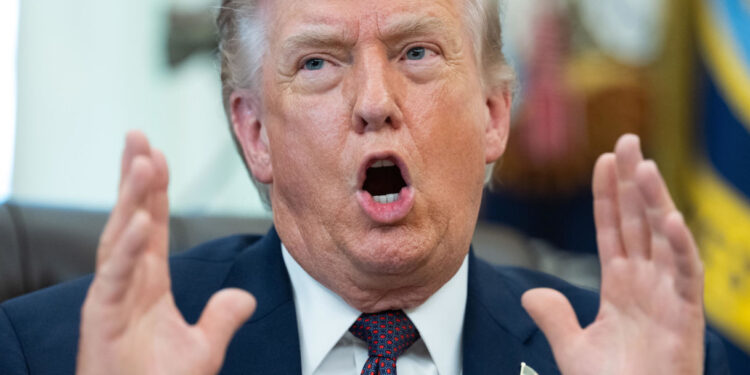 Farmaci italiani a rischio, Trump impone i dazi Usa al 100% sul pharma globale