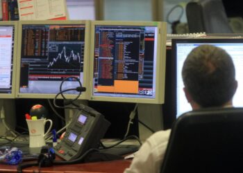 Spread Btp-Bund a 75 punti, rendimenti in calo dopo gli attacchi di Trump