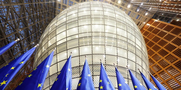 Bozza Ue, aiuti di Stato fino al 50% contro il caro energia in trasporti e agricoltura