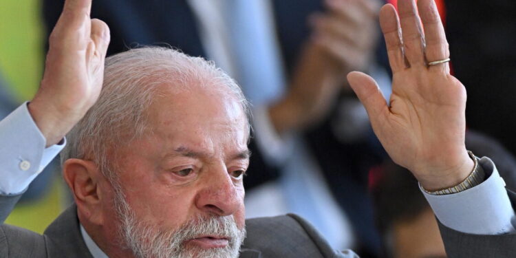 Lula vuole ridurre da 6 a 5 giorni la settimana lavorativa in Brasile