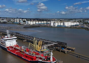 Media, 8 petroliere hanno obbedito all’ordine Usa di invertire rotta