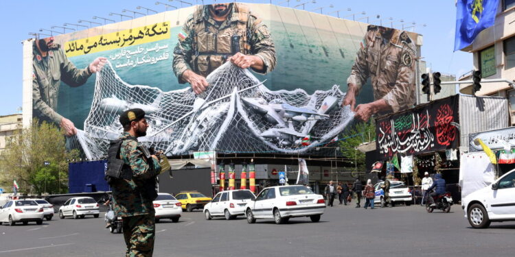 Iran, capo dell’intelligence dei Pasdaran ucciso in un raid