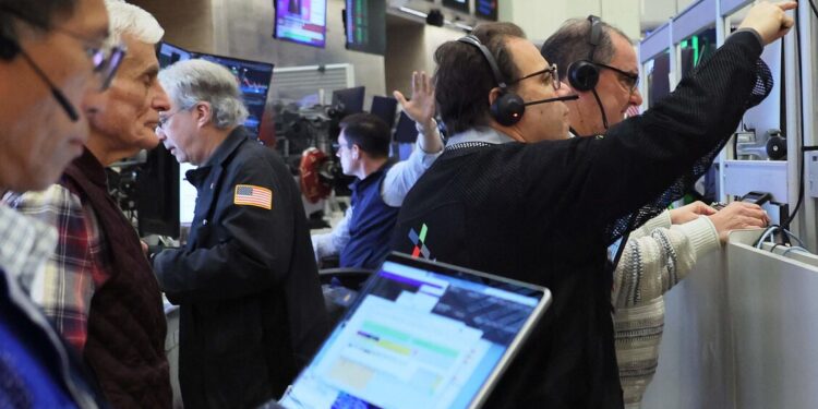 S&P vede nero: ‘Rischi in rapido aumento, recessione nella Ue se perdura lo shock energetico