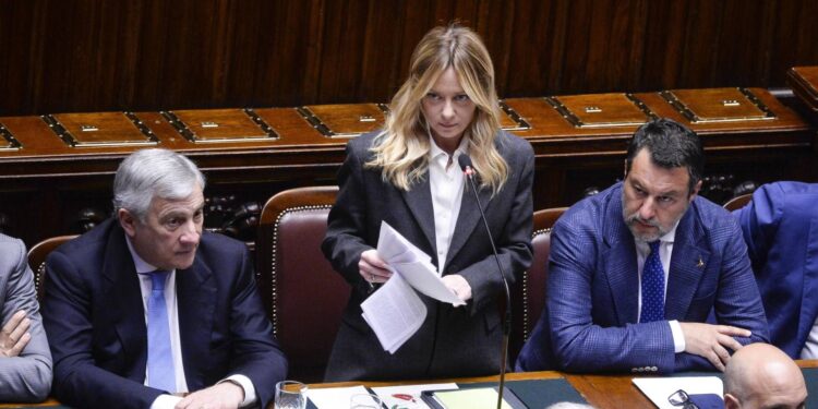 Meloni sfida le opposizioni in Parlamento: “Io non scappo, avanti fino all’ultimo giorno”